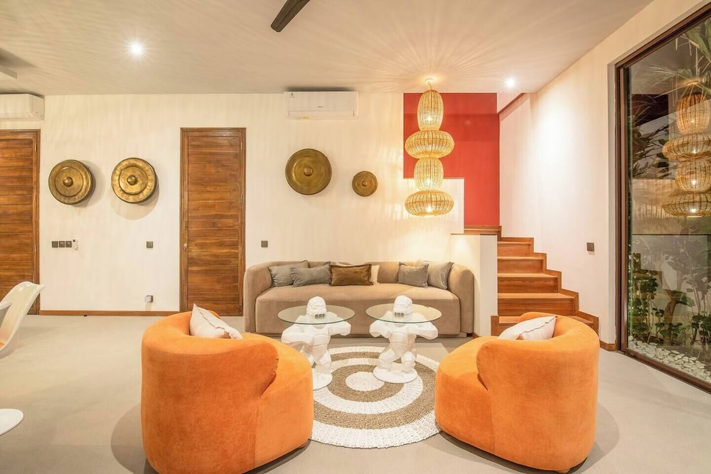 Modern 3BR Villa Enclosed Living