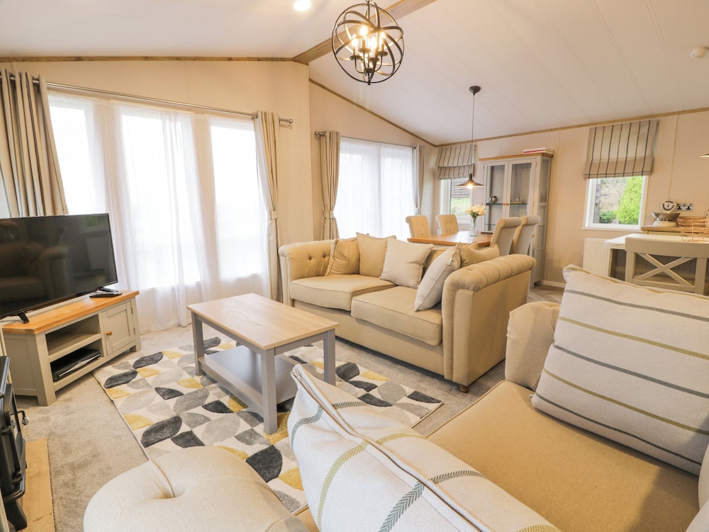 Debonair Lodge