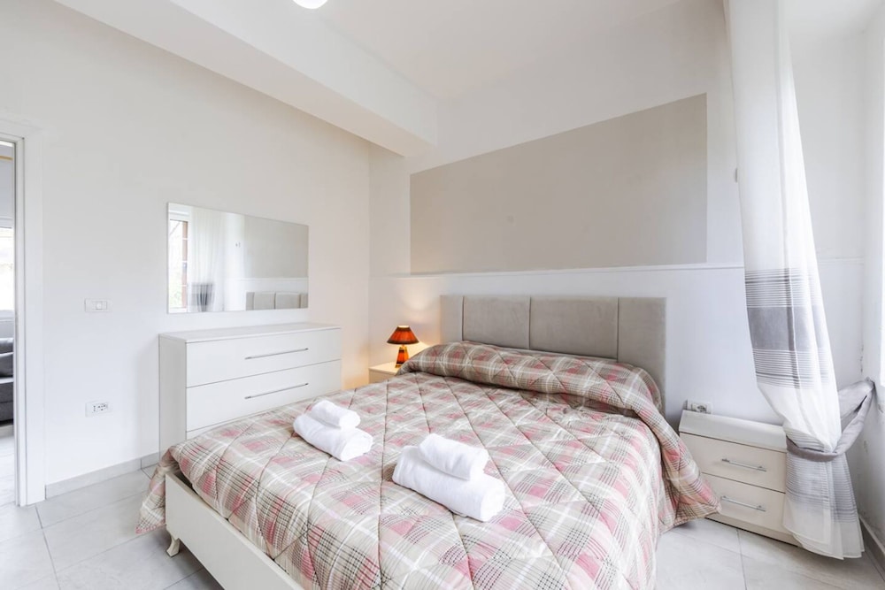 Elegant Apartment Comfort in Shkod r s Heart