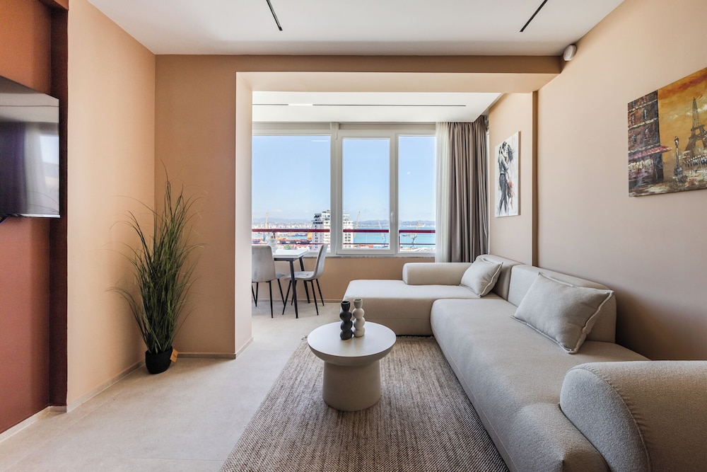 Marina Jacuzzi Suites 2 by  PS