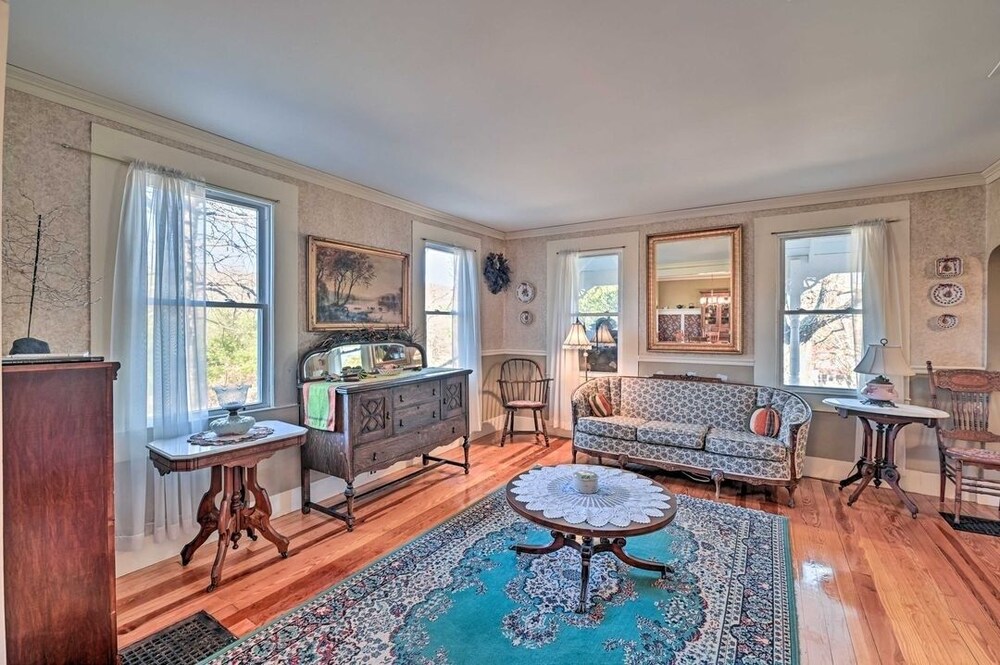 10 Mi To Gore Mountain: Home In Adirondack Park 5 Bedroom Home