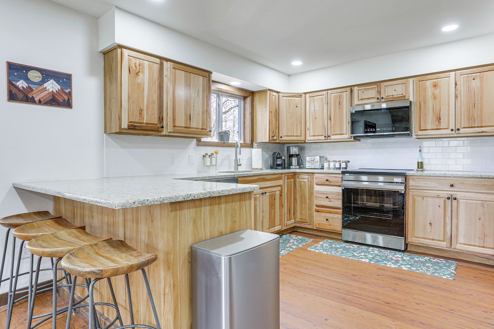 Pocono Mountain Family Home w/ Deck + Grill