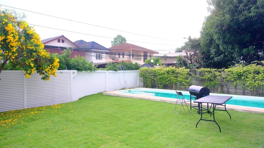 Modern Private Pool Villa in Sukhumvit