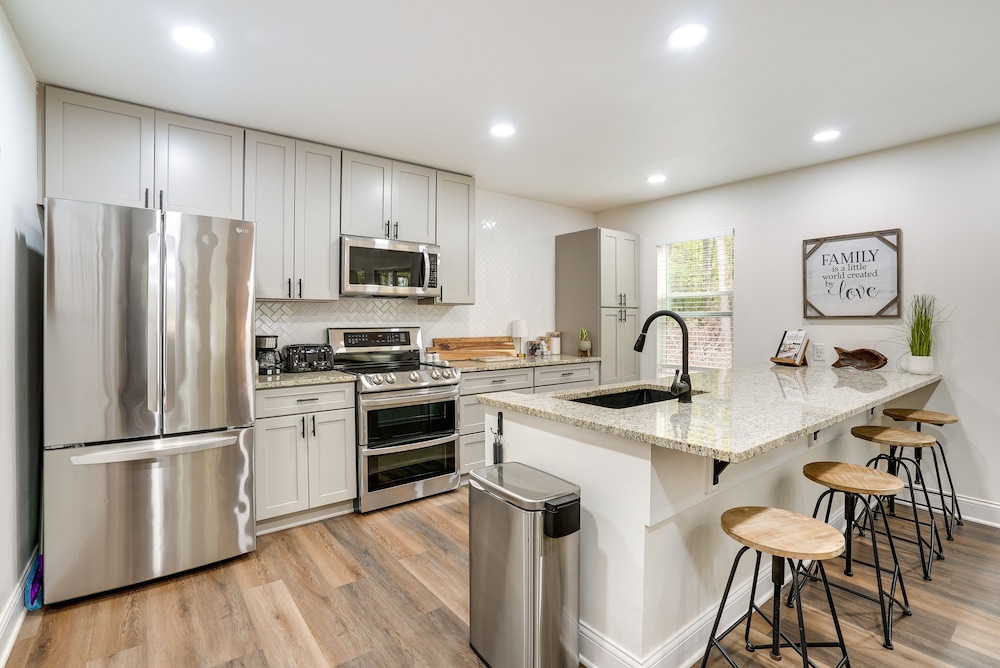 Lakefront Texas Abode w/ Kayaks, Fire Pit  Patio! - Property Image 19