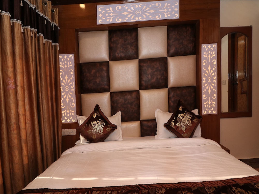 OYO 13654 Krishiv Residency