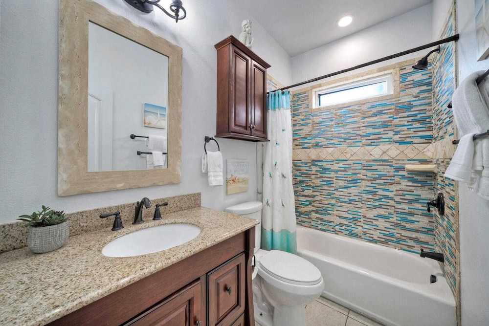 Beach Boardwalk, Pool Access & Ocean Views Coral Reef by Avantstay