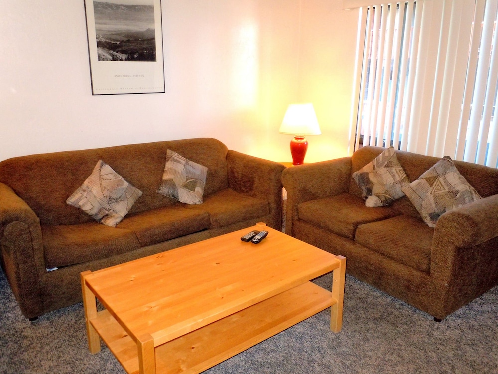 Snow Summit Townhouse Rentals & Sales