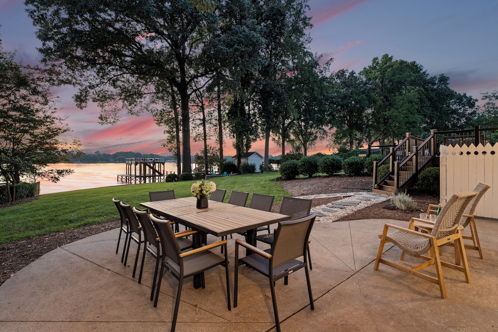 Lakefront Living W/optional Boat Rental