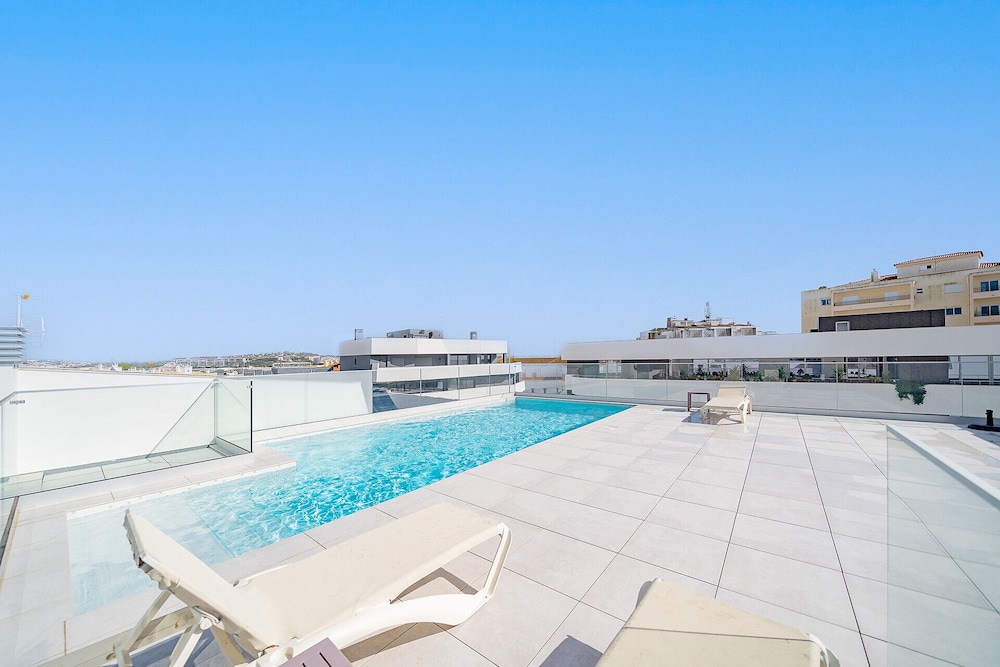 Lagos Modern 2 With Pool by Homing