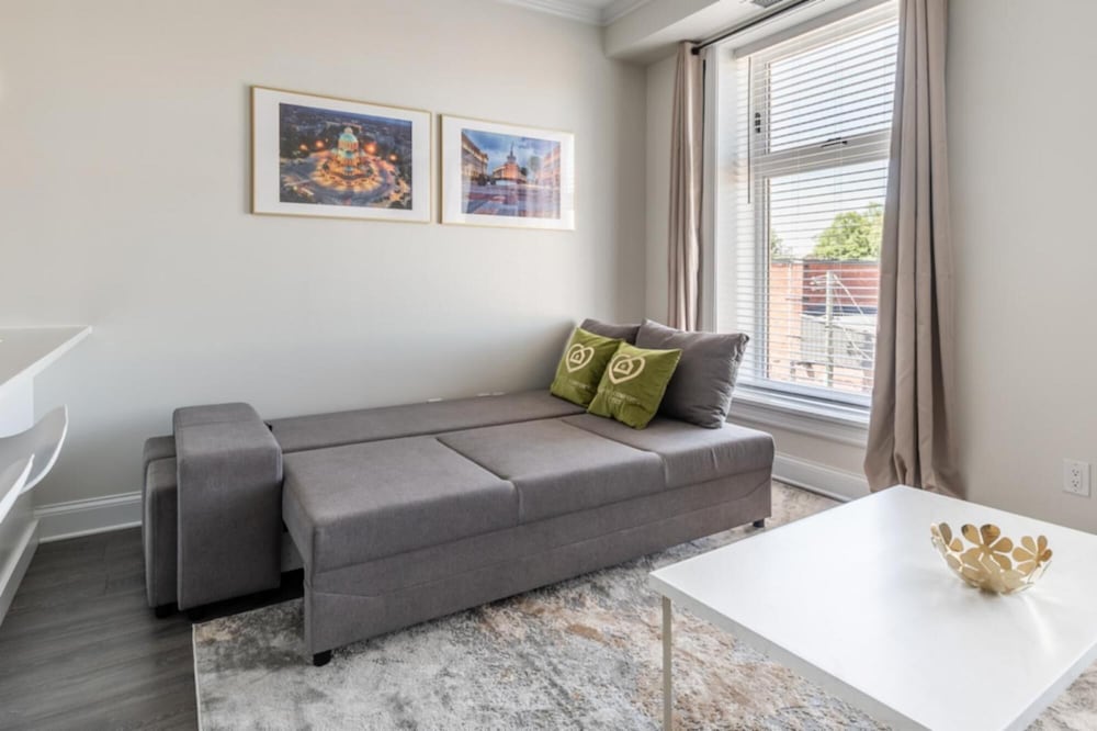 Iconic Rideau 1Bd Unit Balcony Free Parking 1 - Image 2