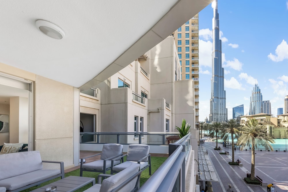 Durrani Homes - Azure 2BR with Burj Khalifa and Fountain View