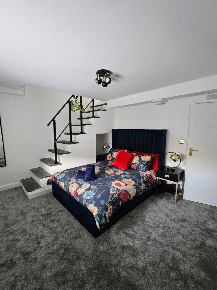 Llangollen Retreat With Stunning Views of the Castle