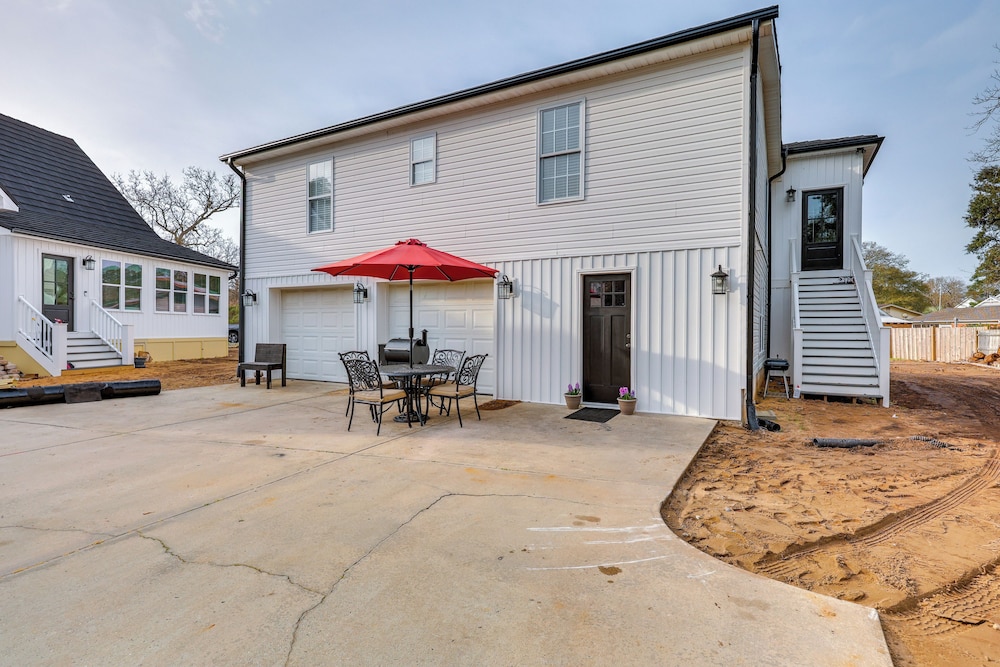 Walk to Pier: North Carolina Getaway in Oak Island