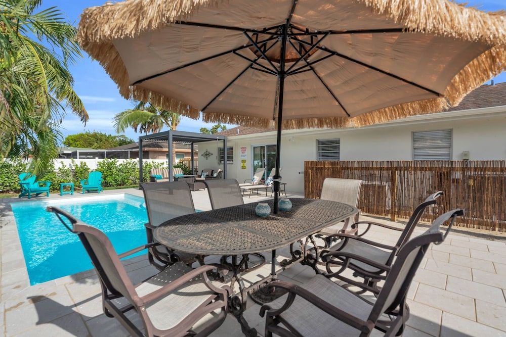Luxury Pool Dog Friendly Central To Naples And Marco Island By Sky Run Naples 3 Bedroom Home