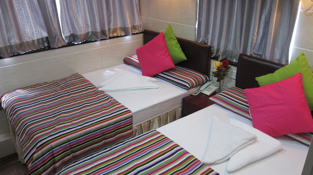Delta Lounge - Image 5