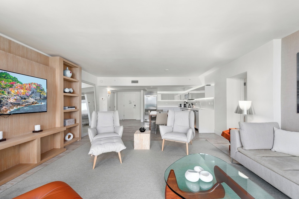 1 Hotel & Homes Private Luxury Suites