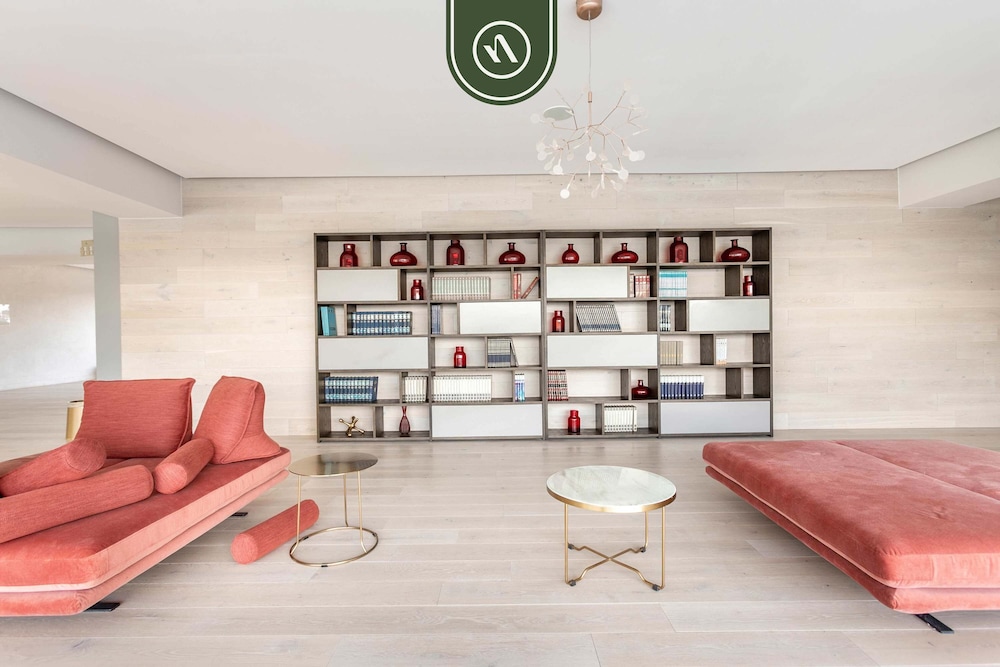 Luxury 3 BR Condo - Beach Access 1 Block Away