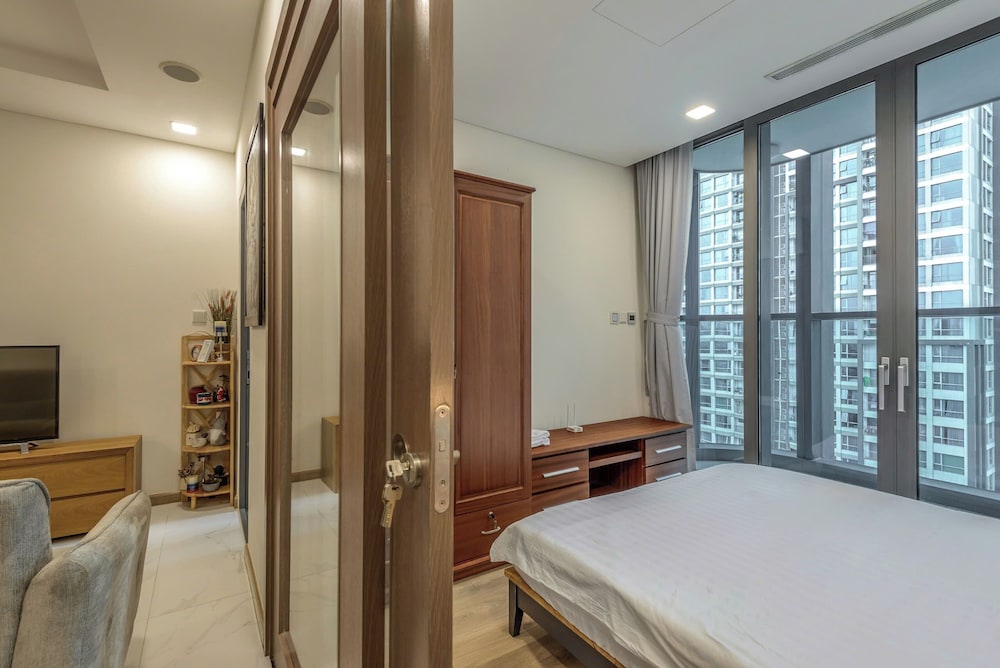 MIDTOWN Premium Stay