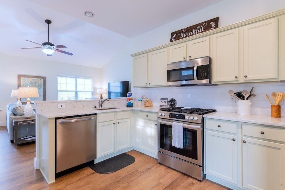 Calypso Cottage in Old Town Bluffton. in the Heart of Historic Old Town