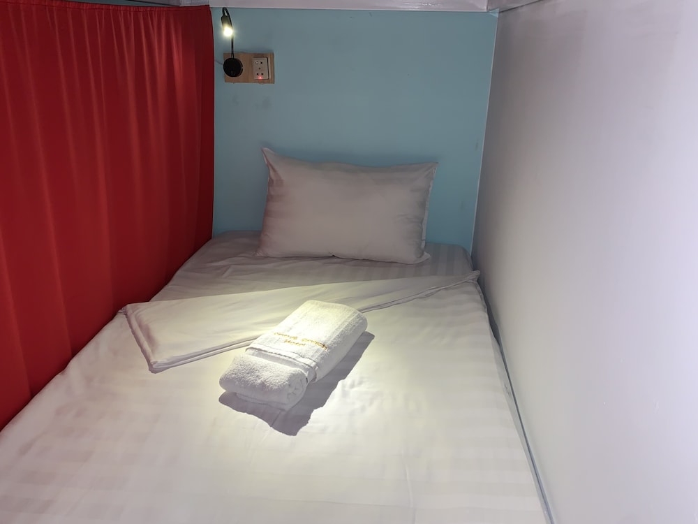 Central Beach Hotel - Hostel