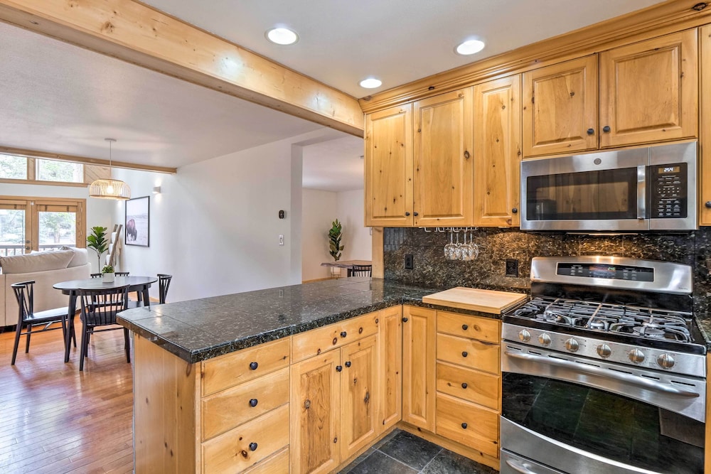 2 Mi to Dtwn: Leadville Haven w/ 2 Furnished Decks view 5