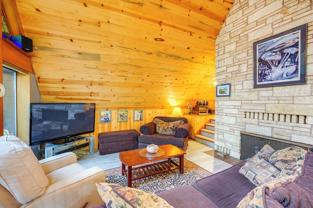 Explore Mt St Helens: A-frame Chalet w/ Deck!