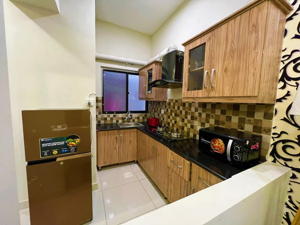 the Realtors inn Luxurious 1bed Apartment dha 2