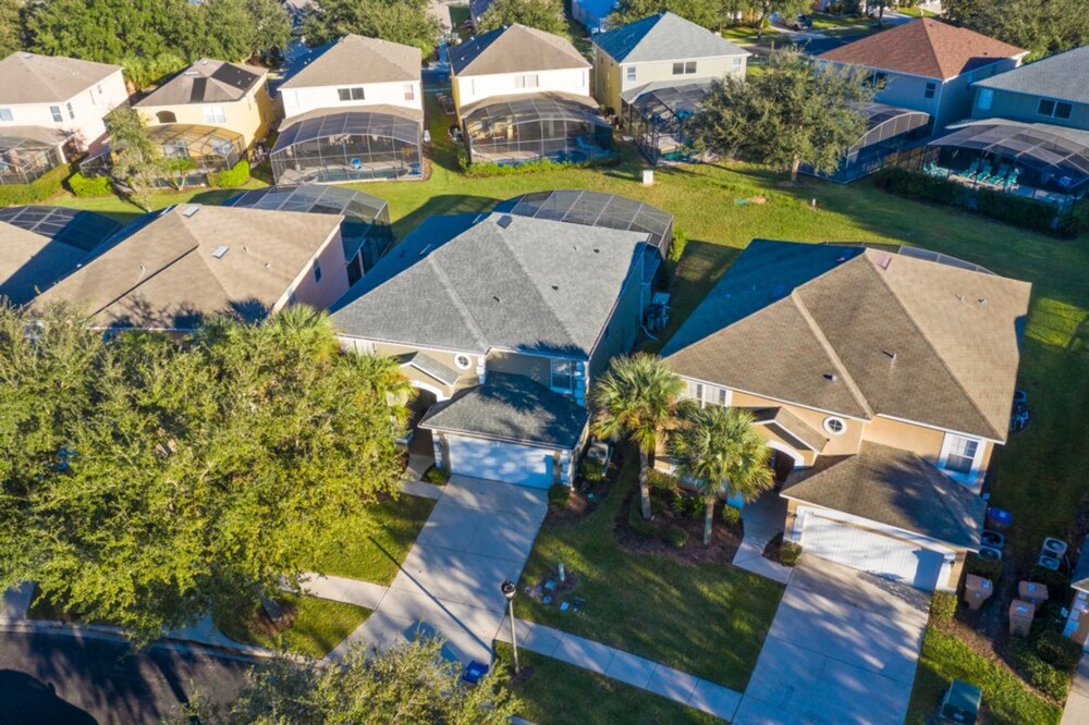 6 Bedroom Disney Home Lanai Screened Pool Spa view 3