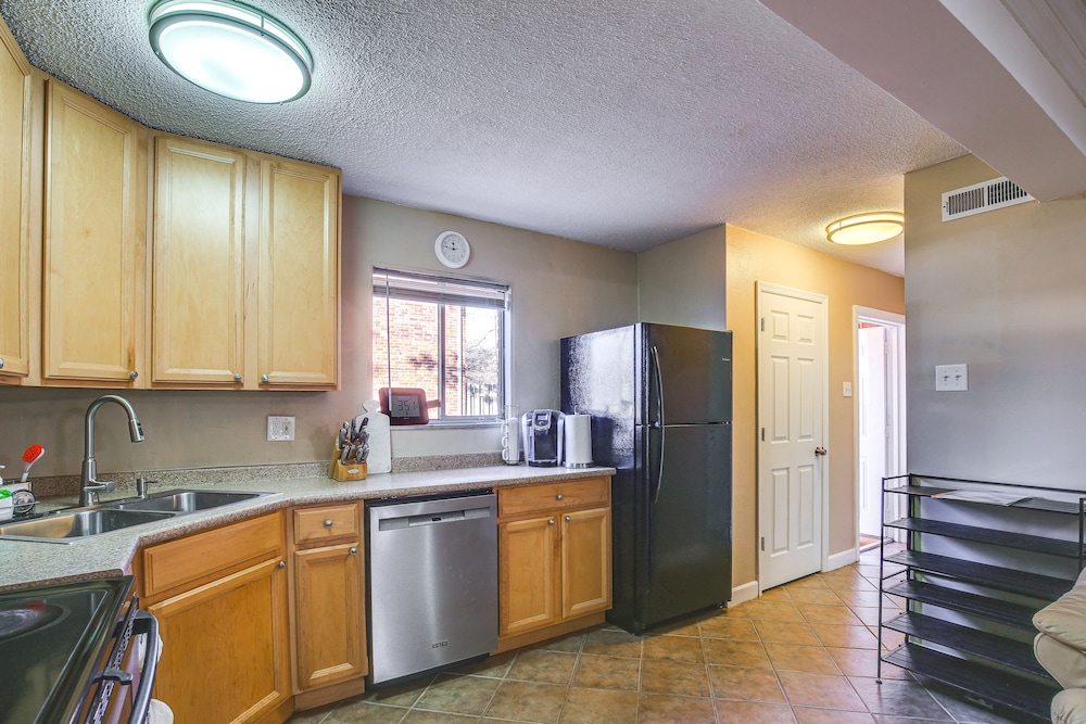 St Ann Townhome < 1 Mi to International Airport! - Property Image 15