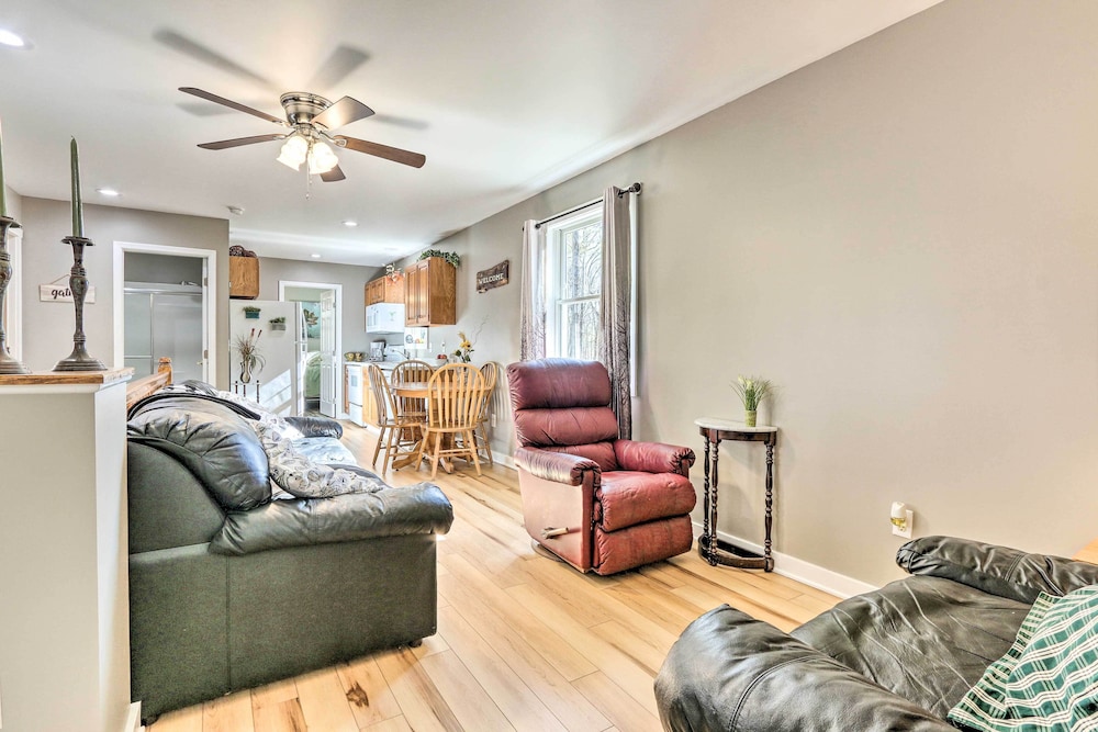 Knoxville Vacations - Peaceful Secluded Knoxville Retreat w/ Deck - Property Image 2