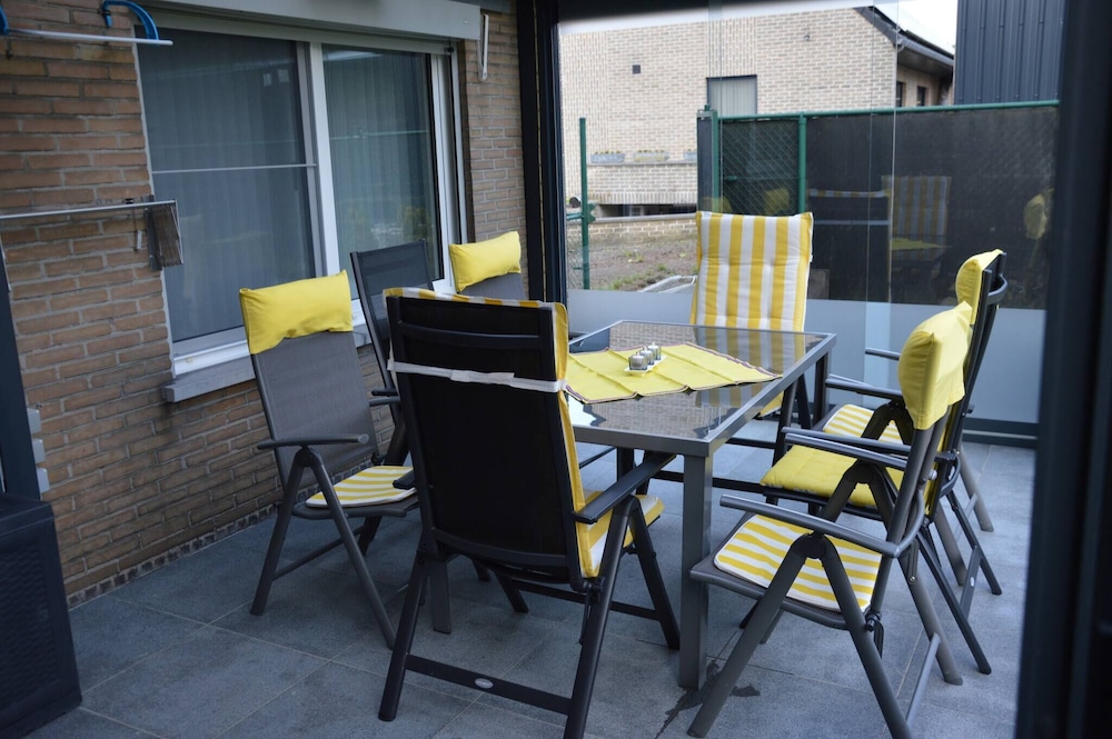 Charming Belgian Getaway, Vakantiewoning in Oudsbergen - 3 Bedrooms & Garden