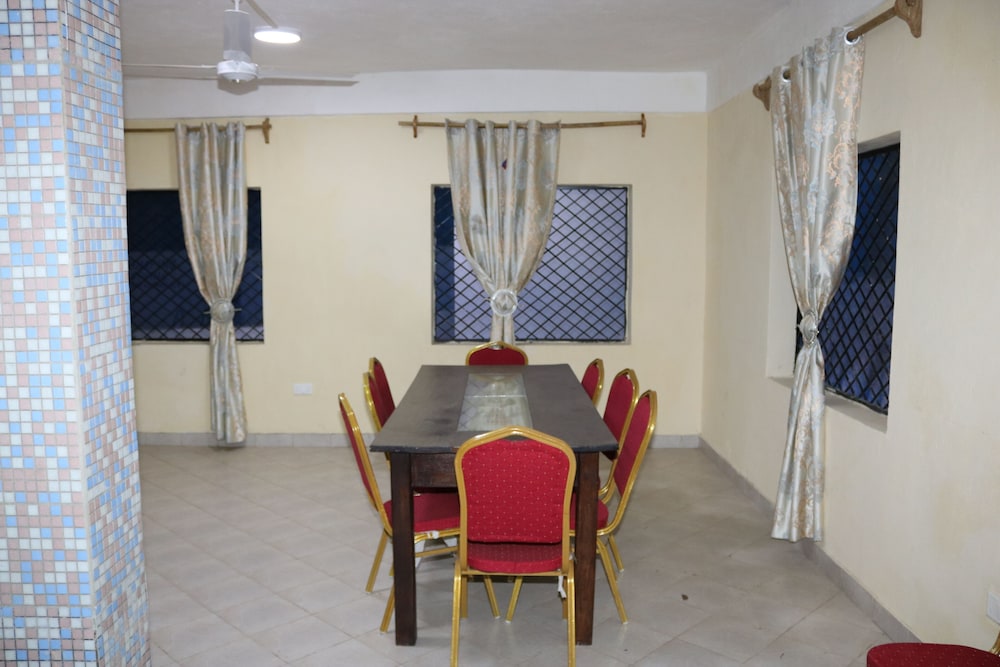 Room-a Wonderful Beach Property in Diani view 4