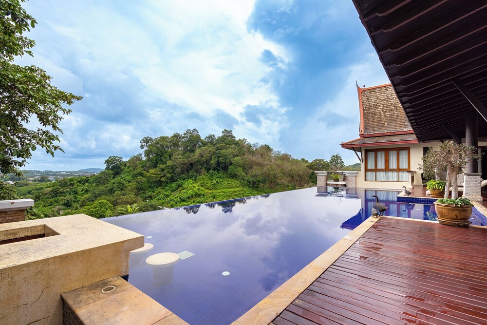 Royal Legacy Golf Villa