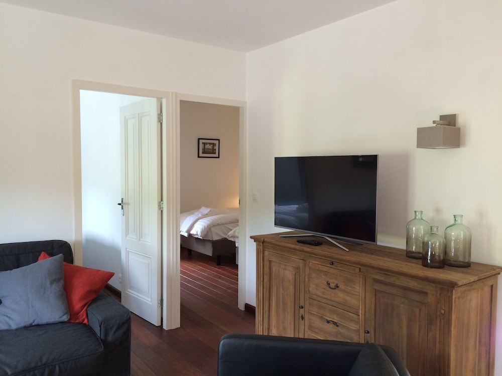 Le Baron Apartments