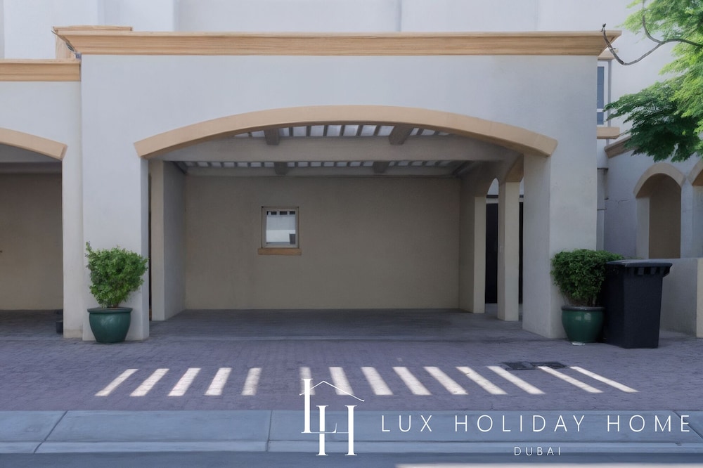 LUX The Serene Springs Villa
