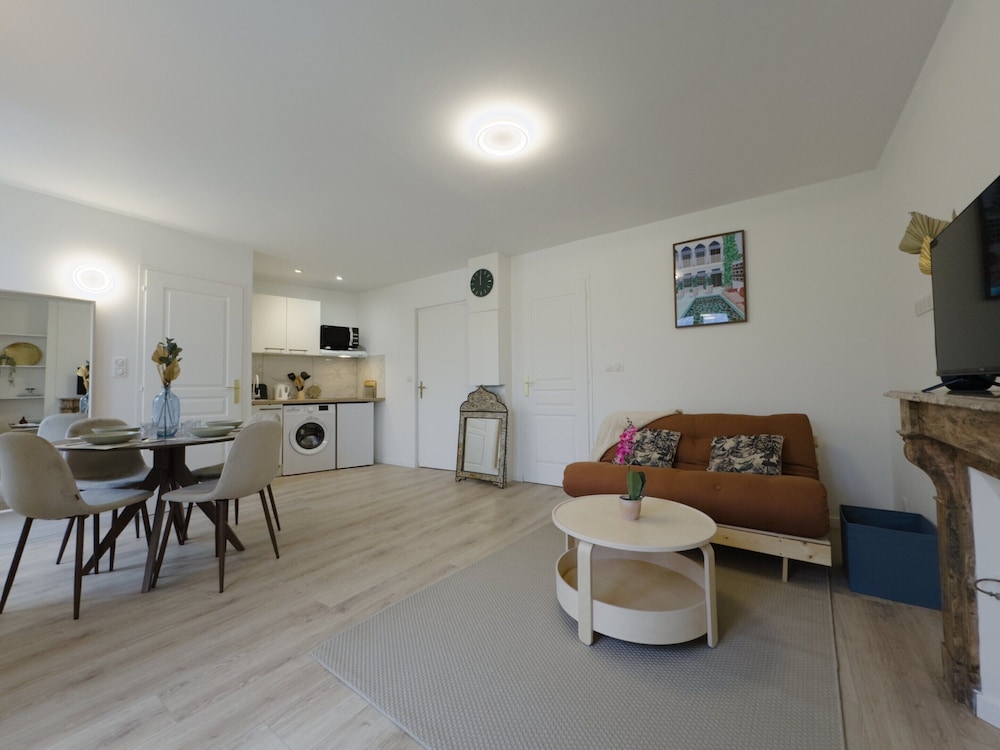 Stylish Stay in Central Le Mans