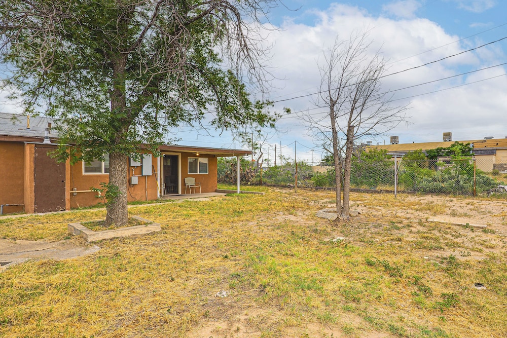 Cozy Home w/ Patio 24 Miles to Carlsbad Caverns NP