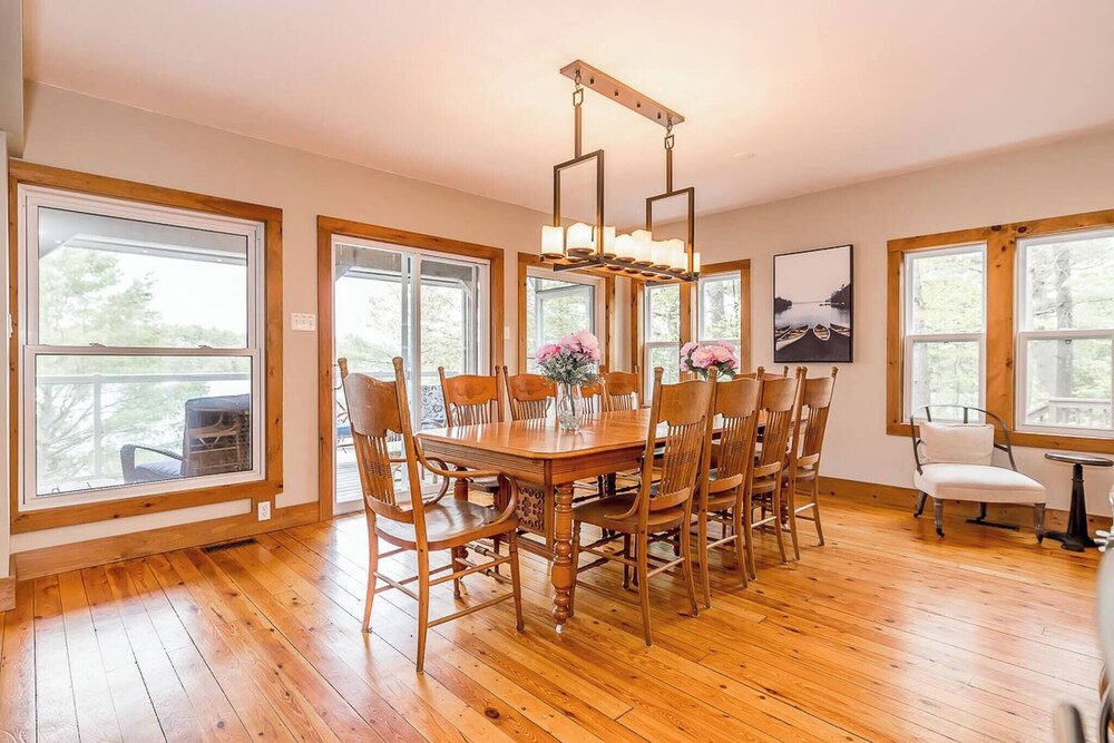 Muskoka Lakeshore Cottage Bliss