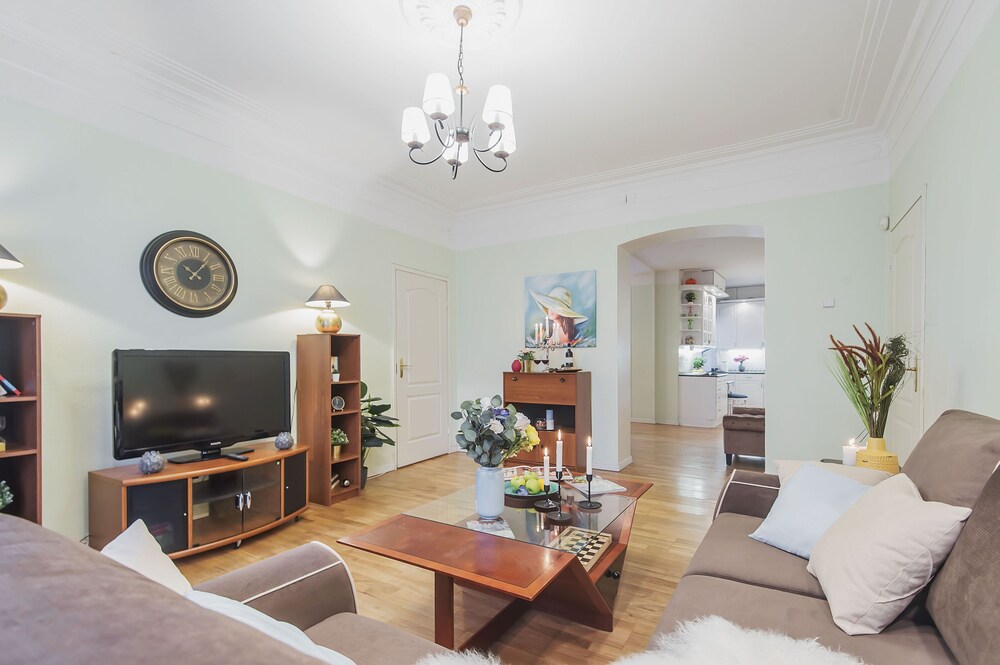 GM Apartment Staropimenovskiy 16