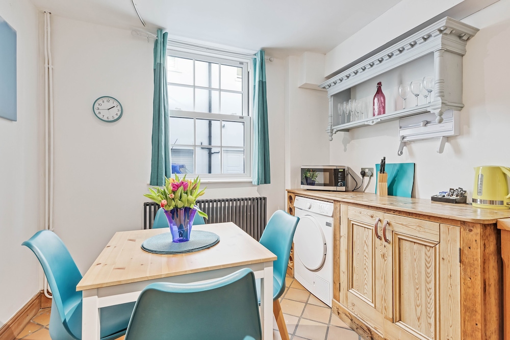Pebble Mews House | By My Getaways | Parking for one small car