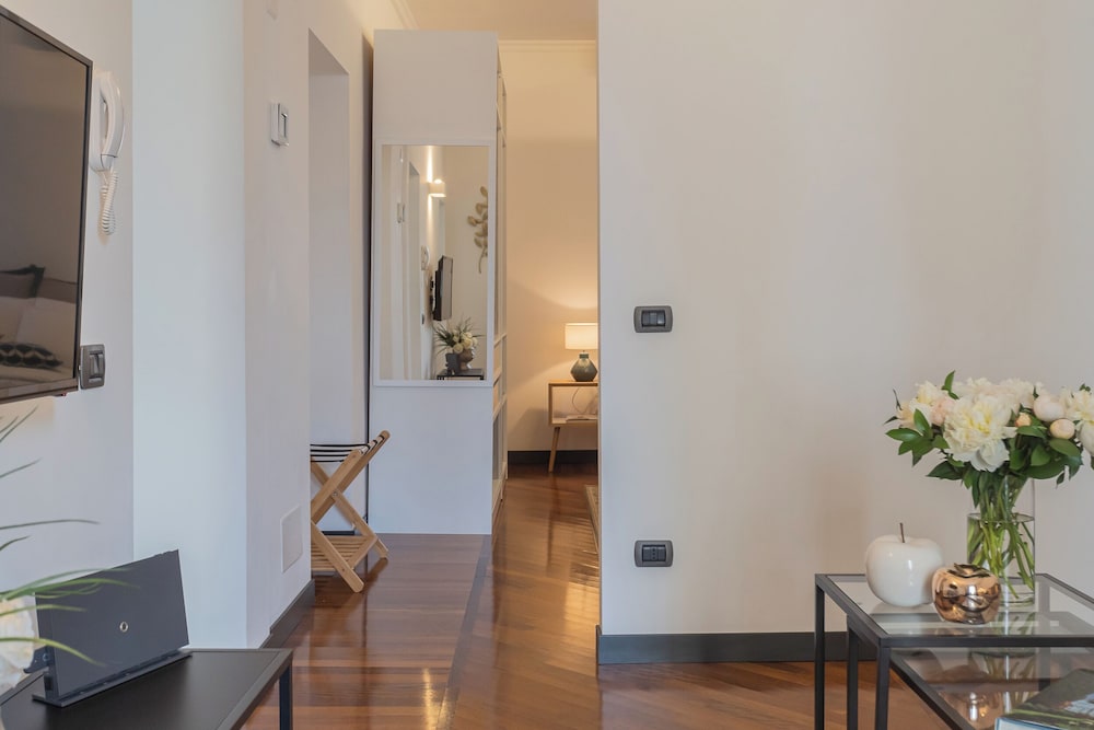 Lake Holiday Como by Rent all Como