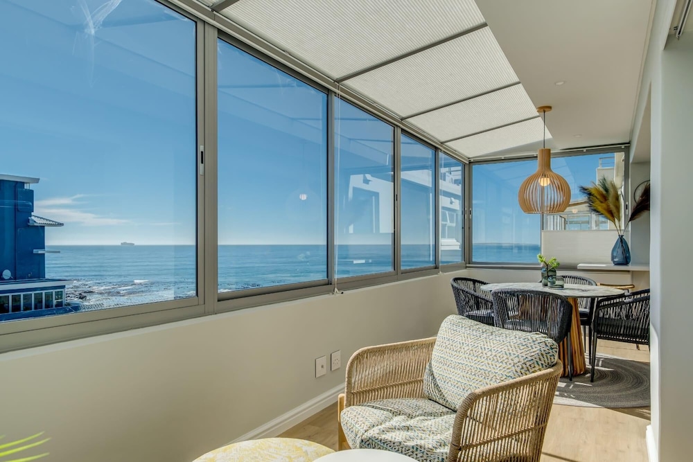 Exquisite Mouille Point Apt by Golf Course Serene Suite