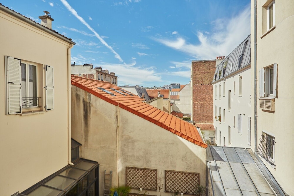 Modern Apartment Boulogne Facing