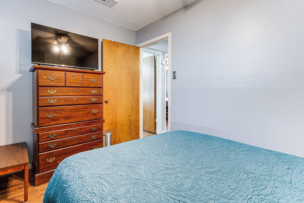 Steps to Marina: Coldspring Retreat w/ Lake View