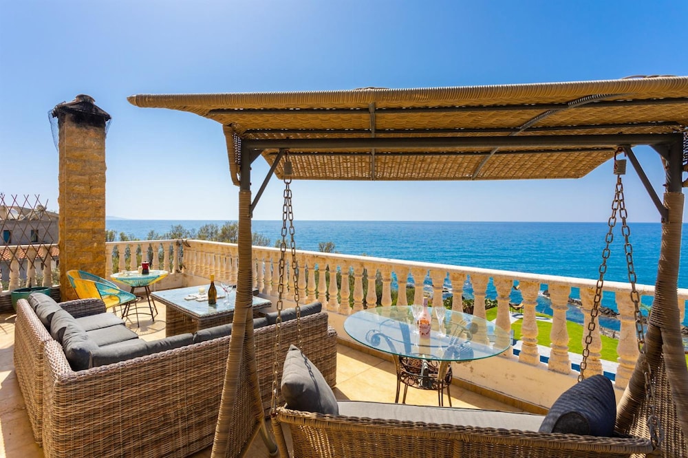 Villa Beach Heaven in Pomos
