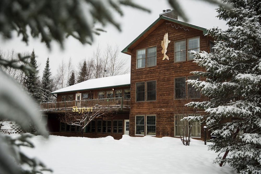 Skyport Lodge