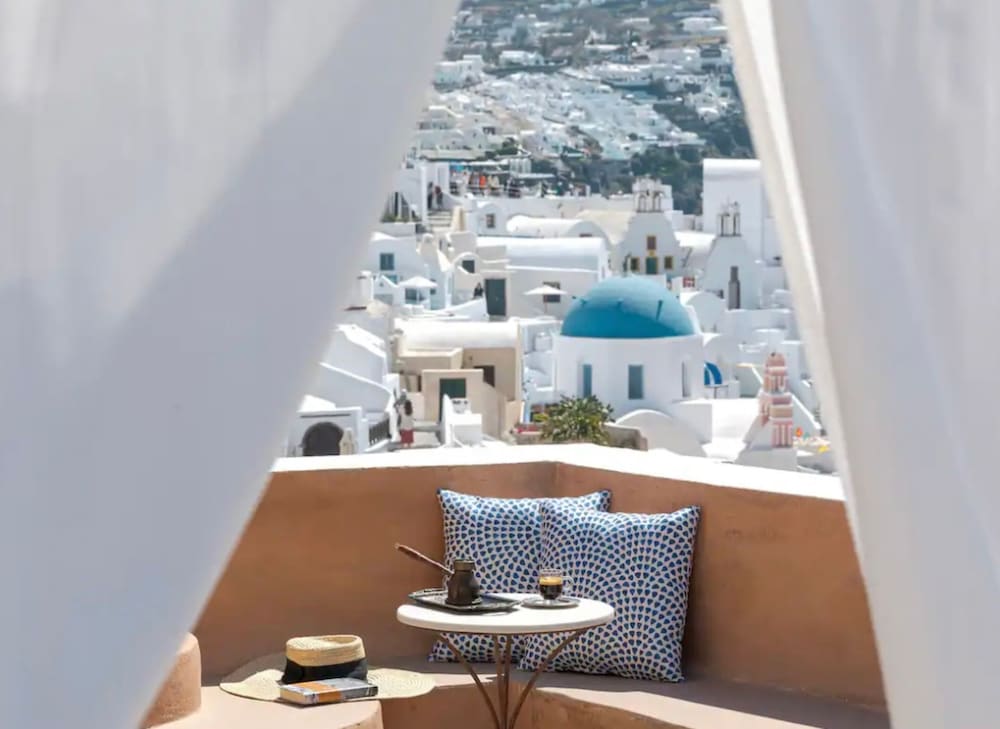 Villa in Oía with views of the caldera view 2