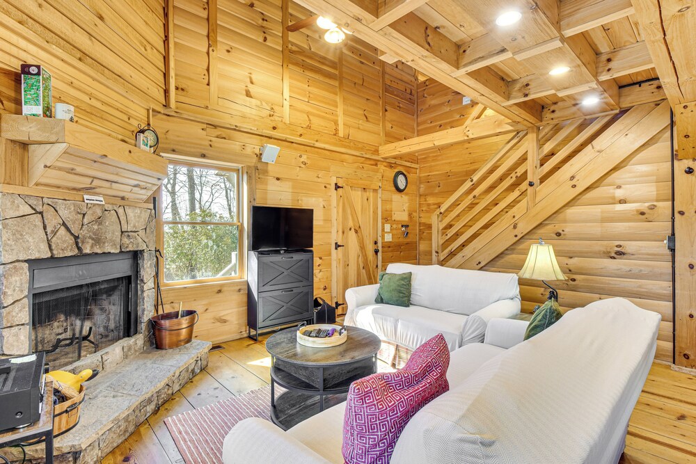 3 Mi to Dtwn Clayton: Cabin w/ Trail Access!