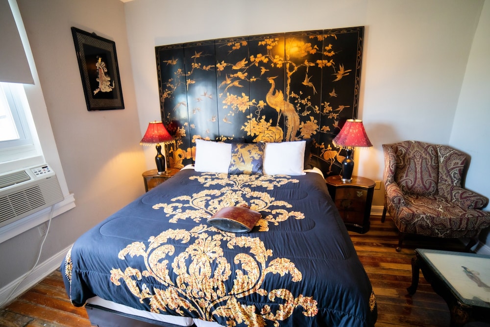 Oak Tree Hotel
