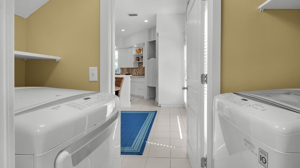 Charming Beach Cottage, 2 Pools and Tennis Access + Free Attraction Tickets!